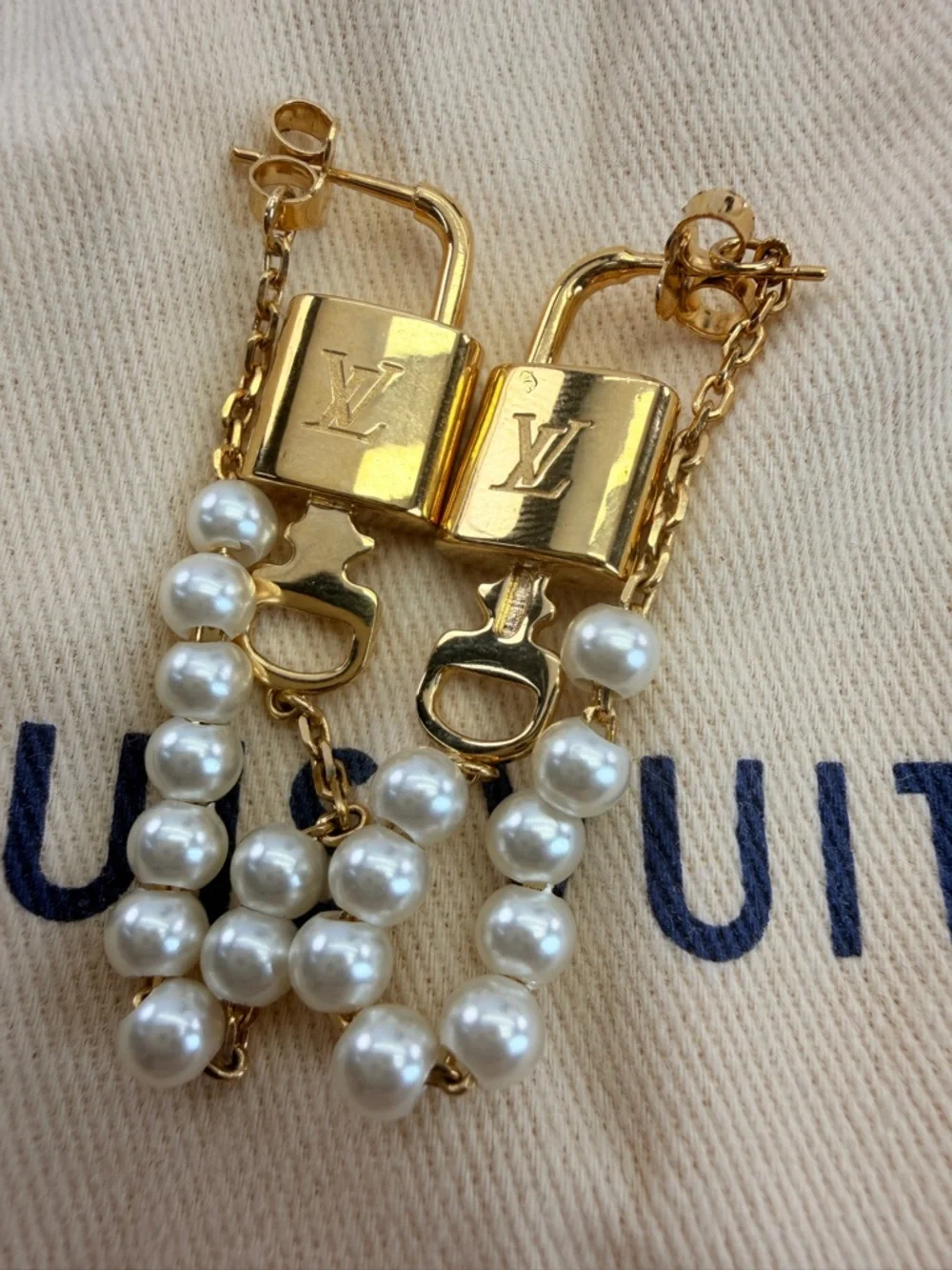 Louis Vuitton Pearlock Gold and White Pearl Chain Earring